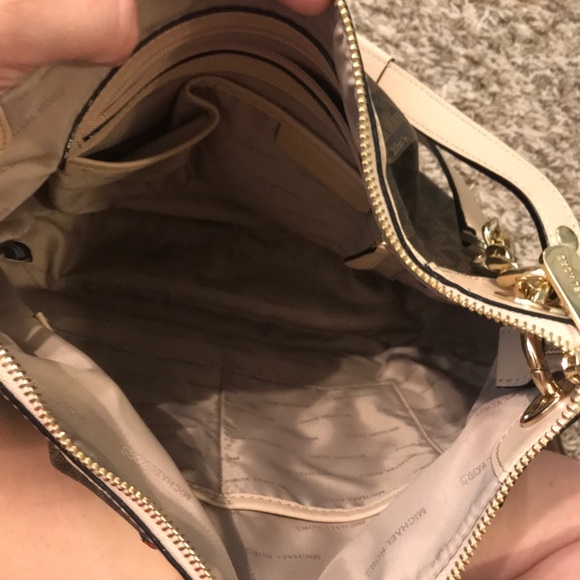 Michael Kors crossbody or shoulder bag authentic - Picture 2 of 3